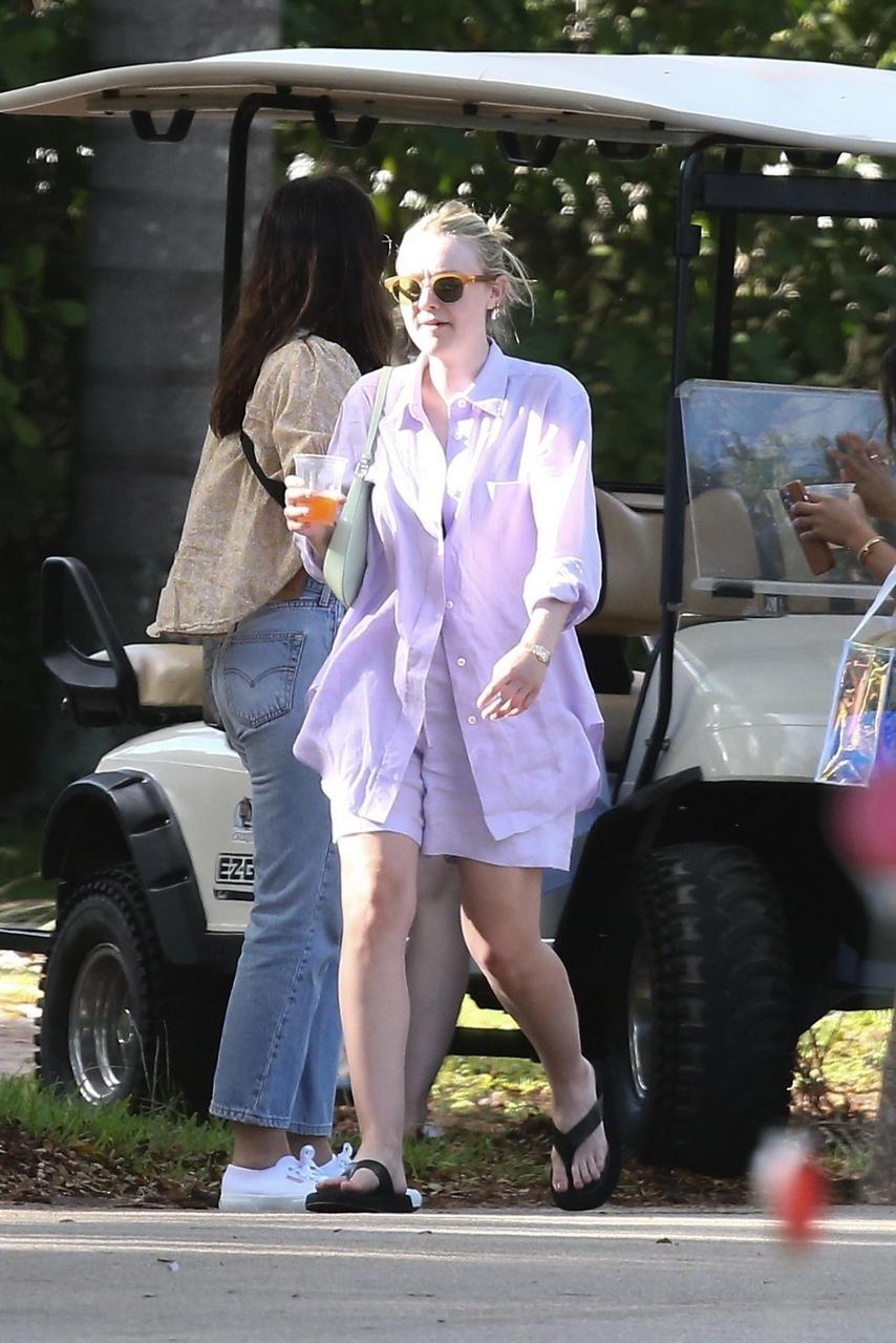 Dakota Fanning Feet